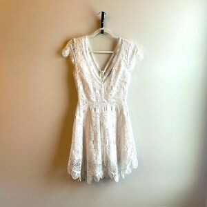 Lulu’s White Lace Cap Sleeve A-Line Above the Knee Dress S